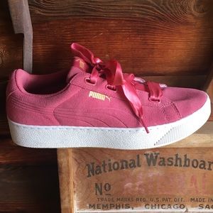 Like new Pumas size 10 ladies